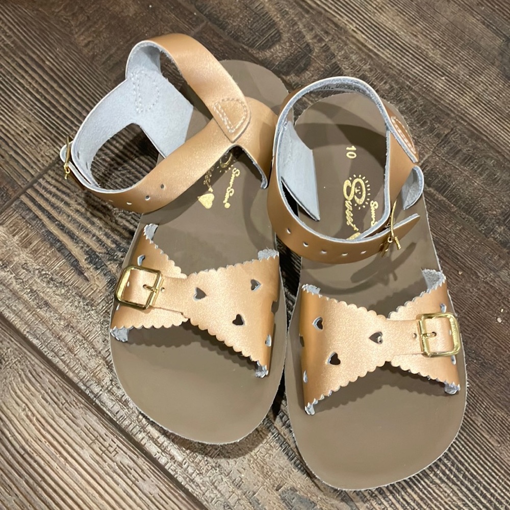Salt water sandals 10t NWOT rose gold leather